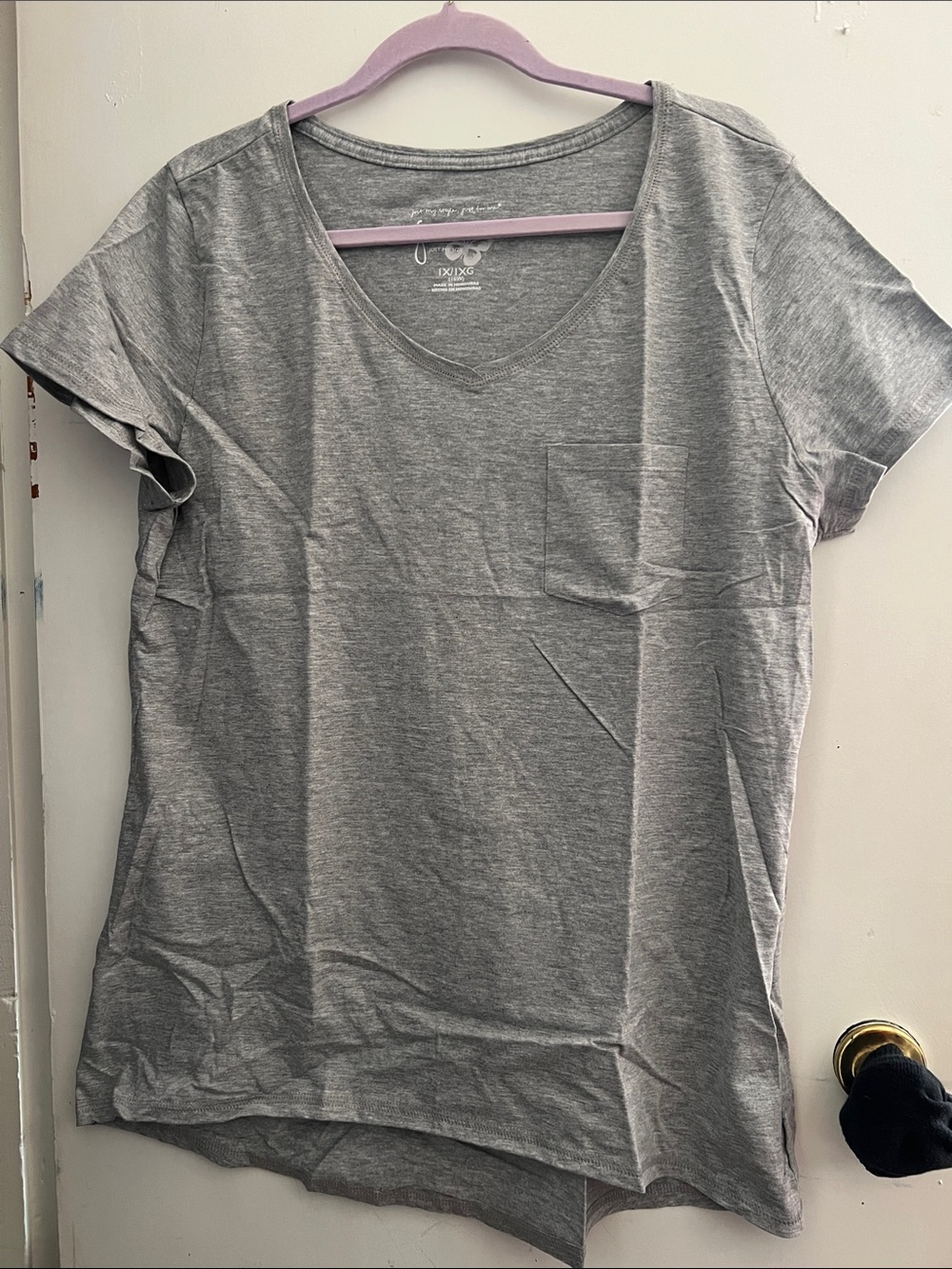Everyday V-Neck Pocket Tee in Gray 1X